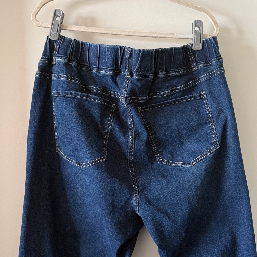 Like New BloomChic Pull-On Jeans - Picture 4 of 8